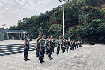 勇挑重擔，力創一流 —— 博士有成開展新年軍訓拓展訓練